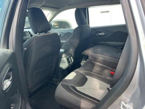 2015 Jeep Cherokee Sport