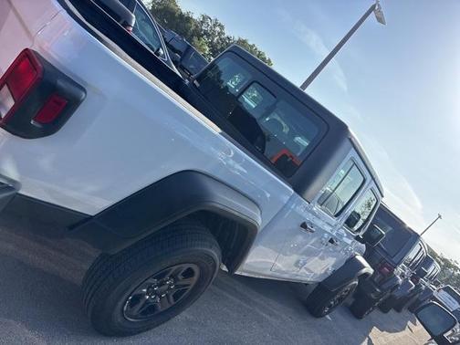 2025 Jeep Gladiator Sport
