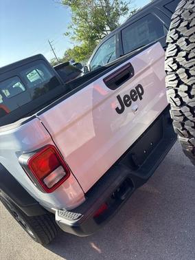 2025 Jeep Gladiator Sport