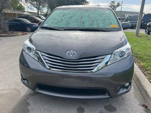 2016 Toyota Sienna XLE