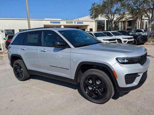 2025 Jeep Grand Cherokee Laredo