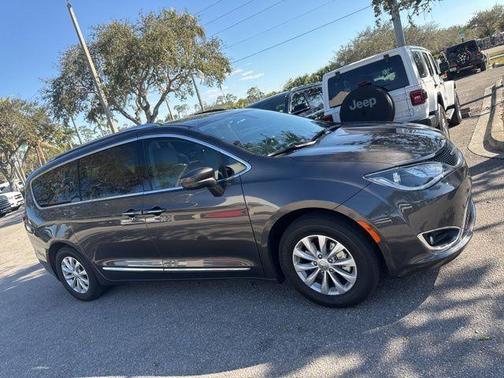 2019 Chrysler Pacifica Touring-L