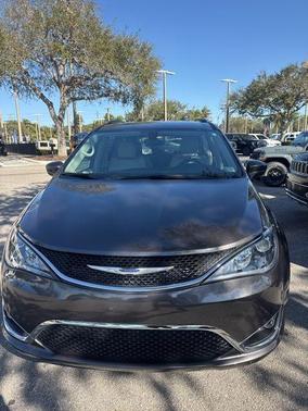 2019 Chrysler Pacifica Touring-L