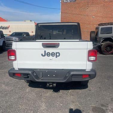 2022 Jeep Gladiator Sport