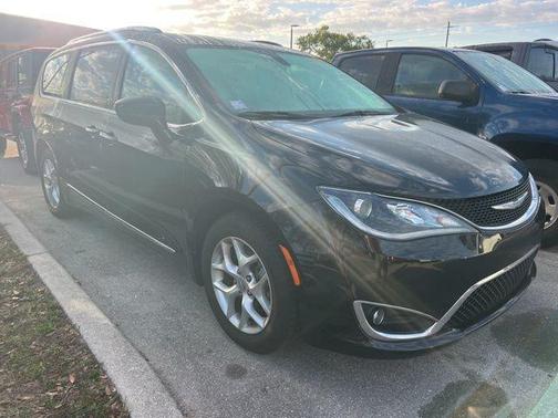 2017 Chrysler Pacifica Touring-L Plus
