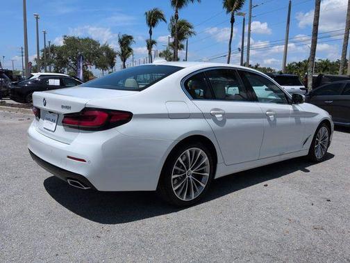 Alpine White 2023 BMW 540 i