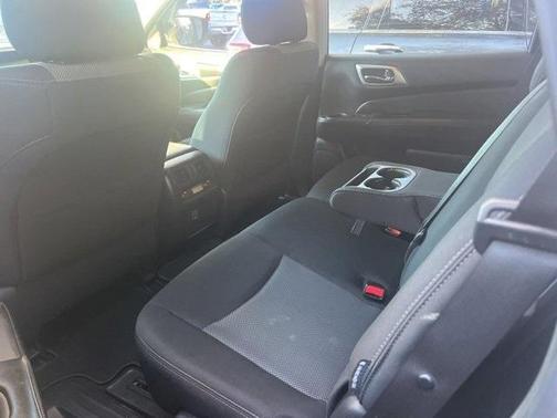2018 Nissan Pathfinder SV