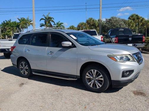 2018 Nissan Pathfinder SV