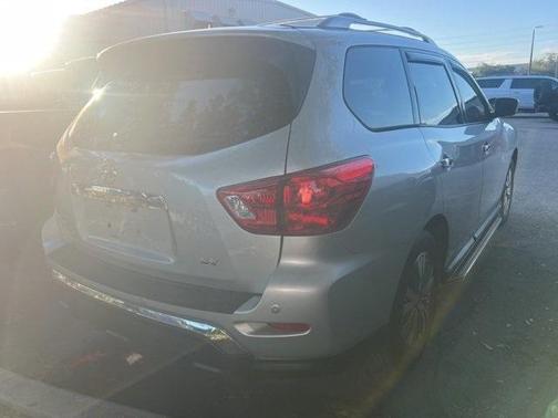2018 Nissan Pathfinder SV