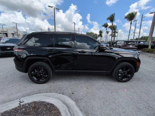 Diamond Black 2023 Jeep Grand Cherokee Limited