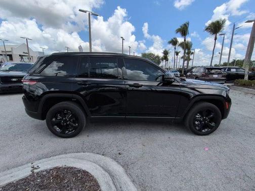 Diamond Black 2023 Jeep Grand Cherokee Limited