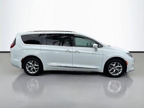 2020 Chrysler Pacifica Touring-L Plus