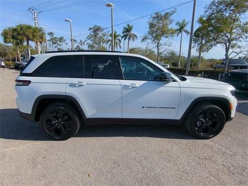 2024 Jeep Grand Cherokee Laredo