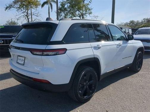 2024 Jeep Grand Cherokee Laredo