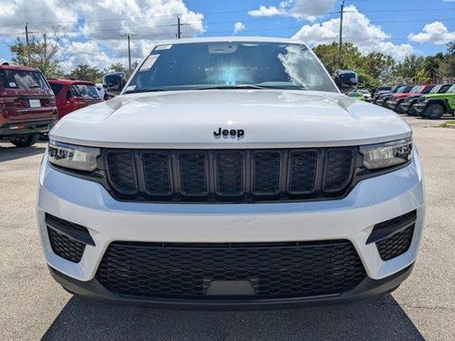 2025 Jeep Grand Cherokee Laredo