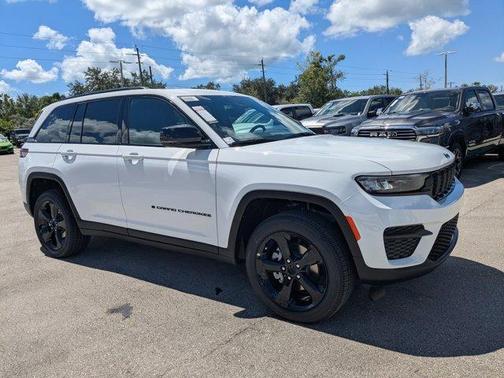 2025 Jeep Grand Cherokee Laredo