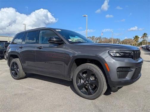 2025 Jeep Grand Cherokee Laredo