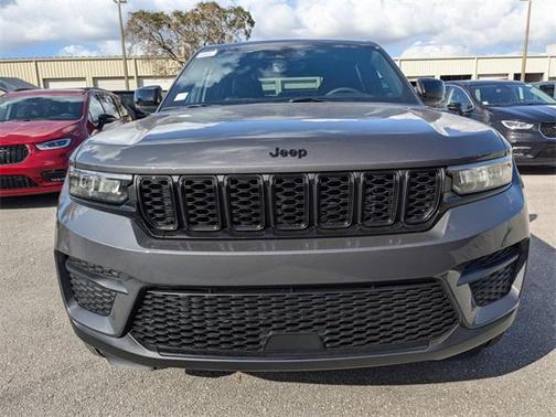 2025 Jeep Grand Cherokee Laredo