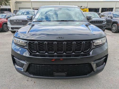 2025 Jeep Grand Cherokee Laredo