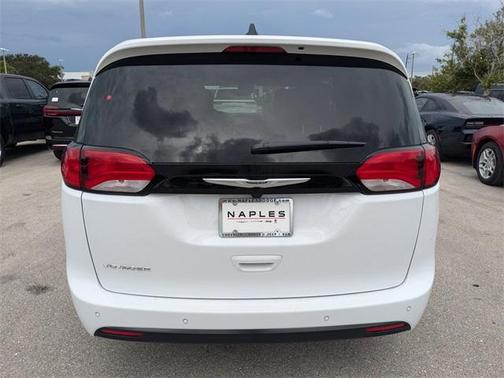 2025 Chrysler Voyager LX