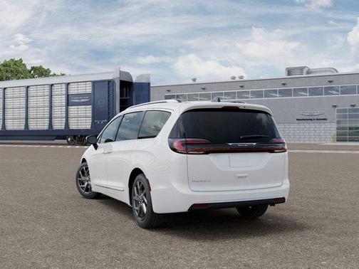 Bright White Clearcoat 2027 Chrysler Pacifica Pinnacle