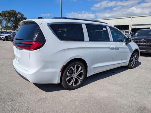 2026 Chrysler Pacifica Pinnacle