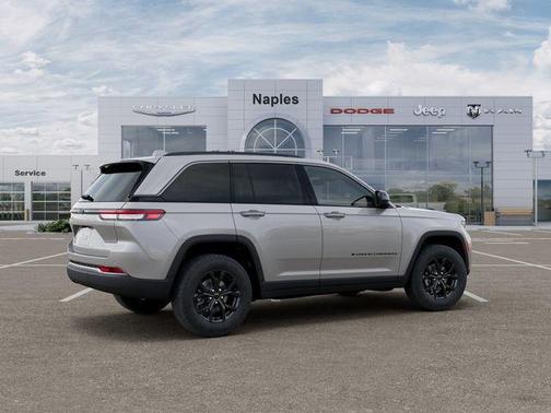 Silver Zynith 2026 Jeep Grand Cherokee Laredo