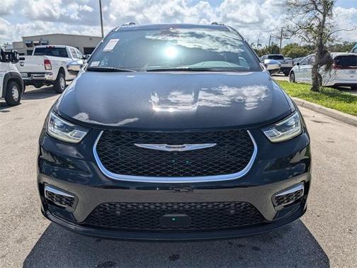 2025 Chrysler Pacifica Pinnacle