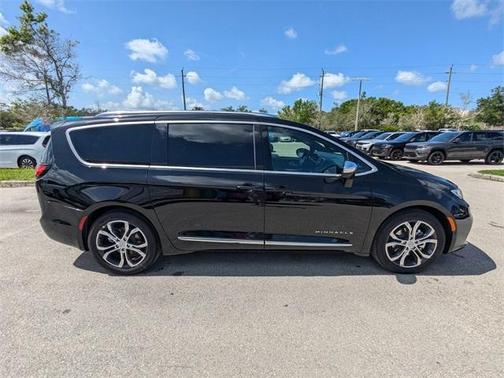 2025 Chrysler Pacifica Pinnacle