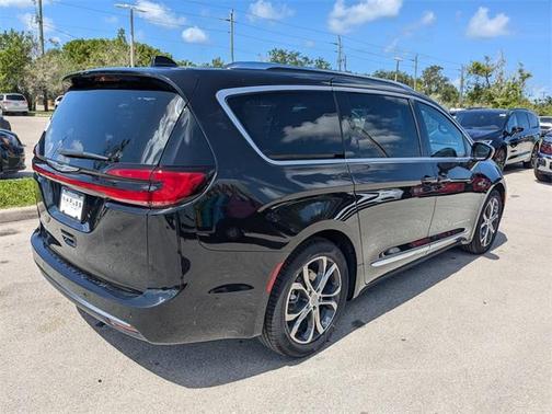 2025 Chrysler Pacifica Pinnacle