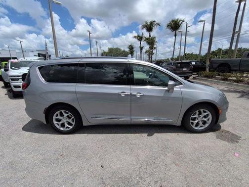 Billet Silver Metallic Clearcoat 2019 Chrysler Pacifica Touring-L Plus