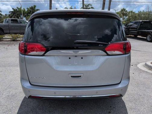 Billet Silver Metallic Clearcoat 2019 Chrysler Pacifica Touring-L Plus
