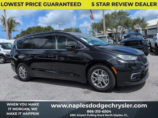 Brilliant Black Crystal Pearlcoat 2021 Chrysler Pacifica Touring