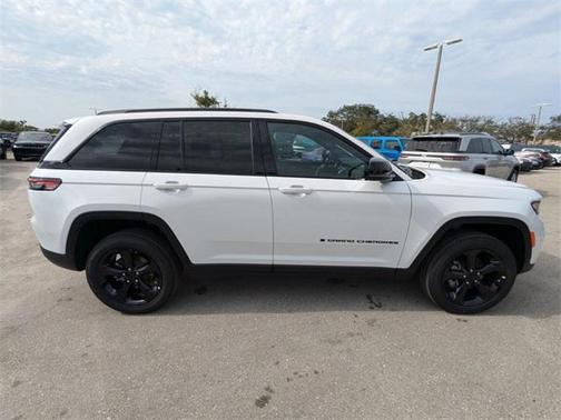 2025 Jeep Grand Cherokee Laredo