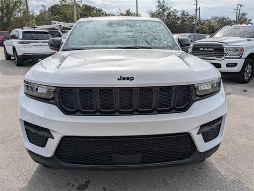 2025 Jeep Grand Cherokee Laredo