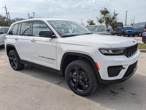 2025 Jeep Grand Cherokee Laredo