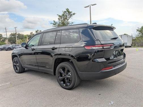 2025 Jeep Grand Cherokee L Laredo