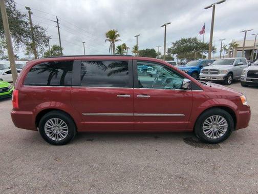 2016 Chrysler Town & Country Touring-L