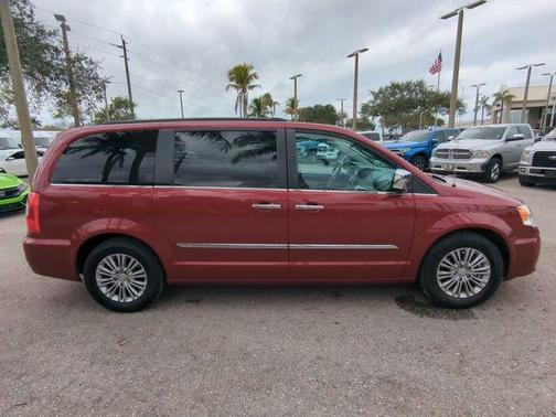 2016 Chrysler Town & Country Touring-L