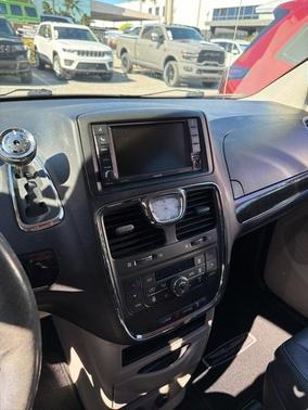 2016 Chrysler Town & Country Touring-L