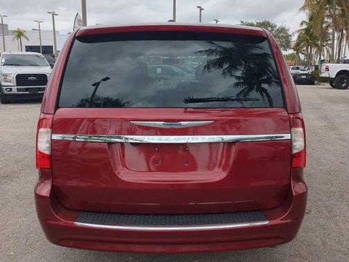 2016 Chrysler Town & Country Touring-L
