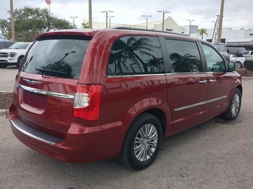2016 Chrysler Town & Country Touring-L