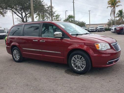 2016 Chrysler Town & Country Touring-L