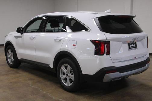 2025 Kia Sorento LX