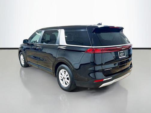 2023 Kia Carnival LX