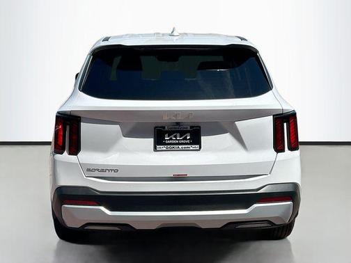 2025 Kia Sorento LX