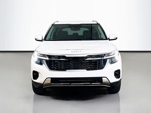 Snow White Pearl 2025 Kia Seltos EX