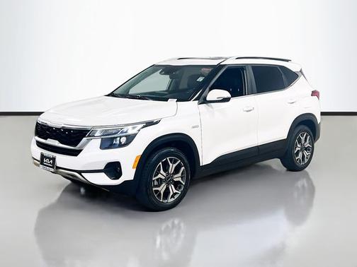 Snow White Pearl 2022 Kia Seltos EX