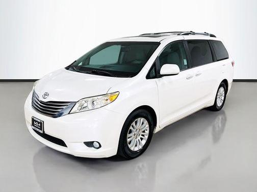 2017 Toyota Sienna XLE