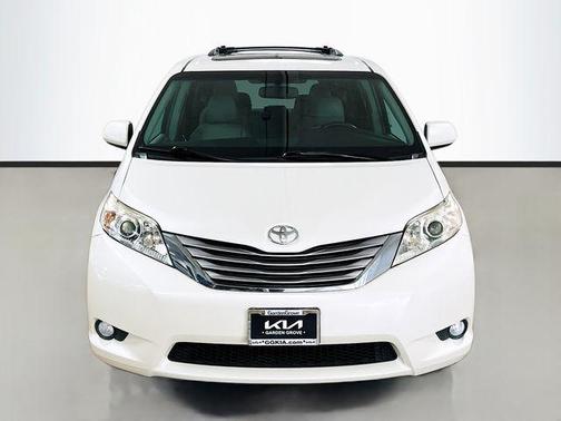 2017 Toyota Sienna XLE